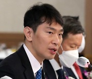 이복현 “손태승 징계는 만장일치… ‘용퇴’ 조용병 존경”