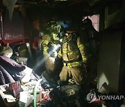 광주 서구 3층 건물서 불…60대 1명 병원 이송