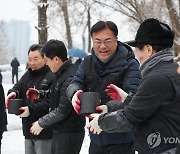 출범 100일 맞은 與 '정진석 비대위', 연탄나눔 봉사 활동(종합)