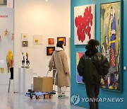 '다양한 미술 작품이 여기에'