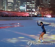 서울광장 스케이트장 개장 축하 피겨 공연