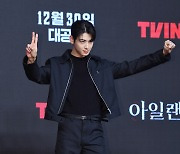 차은우, '아일랜드' 시그니처 포즈