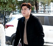 [포토] 김호중, '고 강추위에 오돌 오돌'