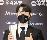 [LCK 어워드] 올해의 선수상 ‘제카’ 김건우 “내년에도 ‘올해의 선수상’ 도전할 것”