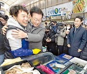 檢, '성남FC 후원금 의혹' 이재명 소환…野 "28일 출석 못한다"