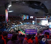 ‘빨간머리띠’ 대신 “말로 합시다”…MZ 노조 후보 주목 [금융 라운지]