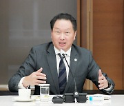 최태원 상의 회장 “반도체·배터리 경쟁국들 전략적 지원…우리도 맞춤형 정책 절실”