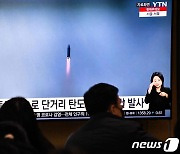 日 "북한 미사일, 일본 EEZ 밖에 떨어져…전례없는 도발, 국제사회 평화 위협"(상보)