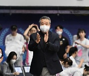 [경기 후] 임근배 삼성생명 감독, "혜윤이가 안팎에서 고참의 역할을 다한다" … 구나단 신한은행 감독, "약팀의 면모를 모두 드러냈다"