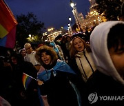 스페인서 성전환자 성별 정정 간소화 법안 하원 통과