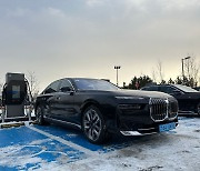 [시승기] 삼성 사장단이 선택한 BMW 전기차 ‘i7′