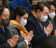 尹대통령, 크리스마스 성당 미사… “공동체 사랑하고 연대해야”