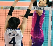 김연경 ‘김희진 속이며 톡’ [MK포토]