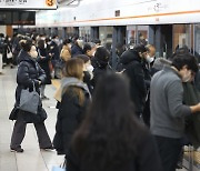 폭설로 막힌 제주 하늘길 열렸다…김포공항 지나는 5·9호선 연장 운행