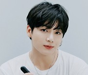 방탄소년단 정국, 스포티파이 계정 韓가수 최단 7억 스트리밍 '大기록'