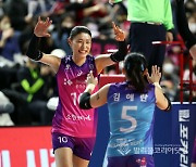 공격성공, 배구황제 김연경의  환호.