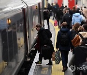 BRITAIN CHRISTMAS RAIL STRIKES