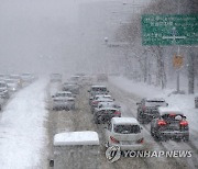 최강 한파·폭설에 피해 속출…하늘길·뱃길 점차 정상화(종합2보)