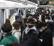 서울 지하철 요금 오르나… ‘노인 무임승차’ 비용 예산에 반영 안 돼