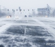 美, 최악의 크리스마스…눈폭풍에 500명 고립, 한파로 22명 사망