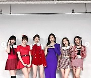 아이브 ‘SBS 가요대전’ 인증샷…러블리 매력+우월 비율[M+★SNS]