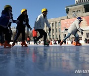 성탄절 휴일, 스케이트장 찾은 시민들