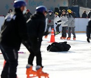 성탄절 휴일, 스케이트장 찾은 시민들