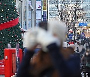 3년만에 거리두기 없는 성탄절…활기 되찾은 도심