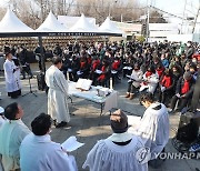 성공회 신부들이 집전하는 이태원참사 추모와 연대의 성탄절 연합 성찬례