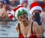 GERMANY CHRISTMAS SWIM