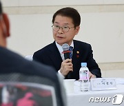 이정식 고용장관 "노조 '깜깜이 회계' 없앤다"…법개정 추진