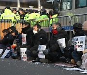 민주노총, 노조법 개정 요구하며 민주당사 농성