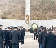 해군 1함대,  6·25 참전 '지리산함' 전사자 충혼탑 참배