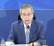 [속보] 검찰, ‘탈북어민 강제북송’ 서훈 전 국정원장 소환조사