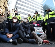 '노란봉투법 처리' 요구 중 경찰 대치한 민주노총