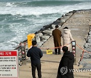 주문진 방사제에서의 위험한 추억 만들기