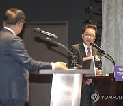 강석훈 산업은행 회장, 산업은행 부산이전 현황 설명