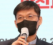 [포토]토론하는 이유수 에너지경제연구원 선임연구위원