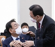 국정조사 찾은 주호영 원내대표