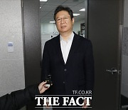 [단독] '대가성 후원금 의혹' 황희 경찰 조사…수자원공사 사장도 입건