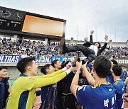 17년 만에 K리그1 정복…‘푸른파도’ 성공 드라마[돌아보는 2022 한국축구]