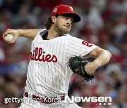 MLB.com “PHI, 로돈보다 뛰어난 놀라와 연장계약 맺을 것” 전망