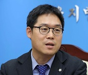 “눈치 안 보고 일해…전직 공무원들 국가자격시험 ‘특례’ 문제”