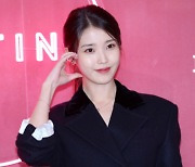 퀸연아·유느님 다 제쳤다···올해 광고모델 1위는 아이유