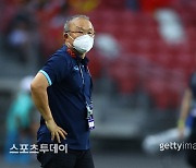 박항서의 베트남, 김판곤의 말레이시아에 3-0 완승…조 1위 도약