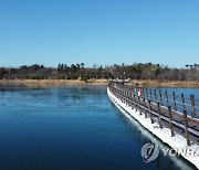 한쪽으로 기운 영랑호 부교…출입 통제