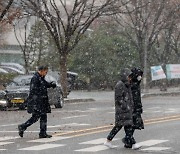 [날씨]새벽 내린 눈에 빙판길…추위는 한층 누그러져