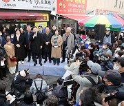 광주 찾은 이재명 “검찰 하나회…민주주의 퇴행의 시대”