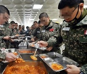 ‘병사월급 200만원 공약’…150만원으로 단계적 인상