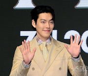 김우빈, 성탄절 어린이병동 환아들에게 깜짝 선물 전달